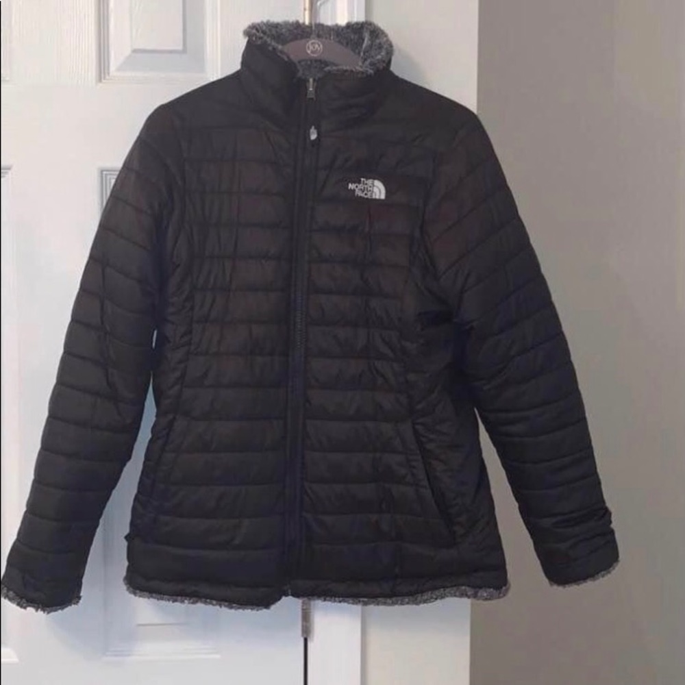 North Face youth XL coat. Can be worn as ladies S.